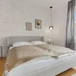 Ah Luxury Old Town Μπρατισλάβα